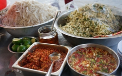 Về miền Trung nhấm nháp gỏi mít non kèm bánh tráng